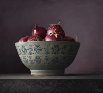 Red onions with Chinese bowl